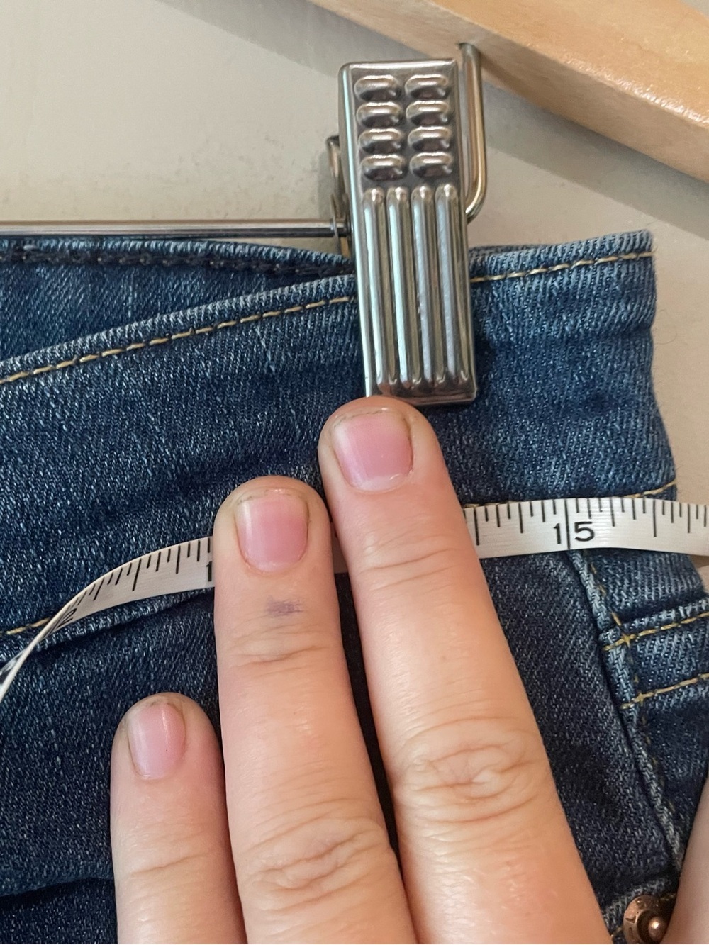 Levi Signature | Mid Rise Capris - Picture 3 of 10
